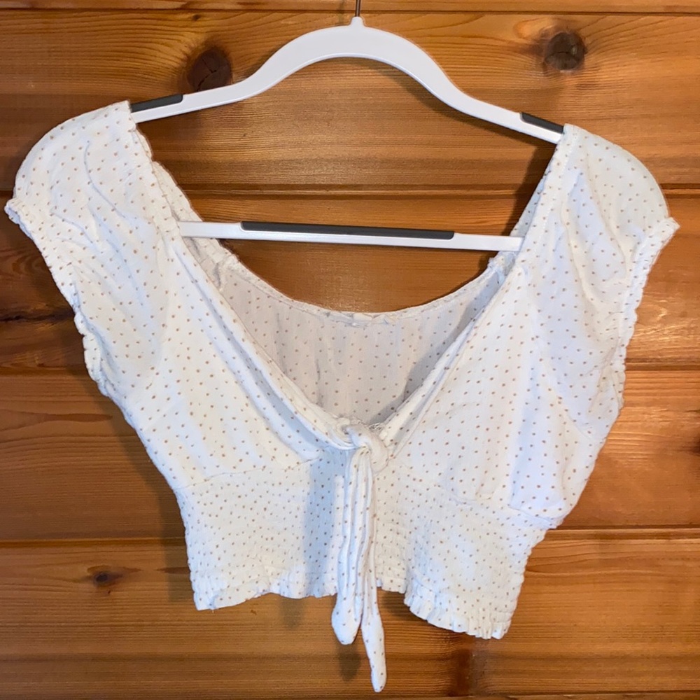 Super cute and flattering LA Hearts scrunch crop top
